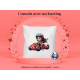 Coussin avec un karting et une fille