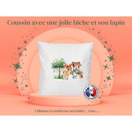 Coussin avec une jolie biche, un lapin et un écureuil