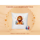 Coussin avec un joli bébé Lion